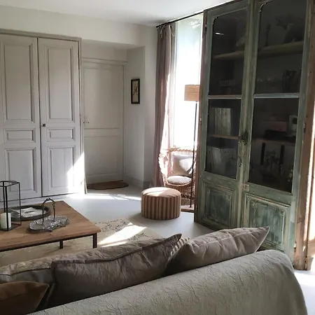 Des Souris Dans Le Grenier Lejlighed